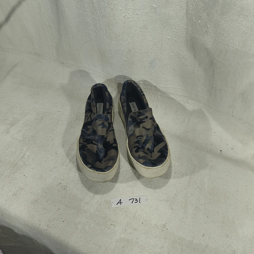 Women's Size 6 Medium Metallic Camouflage Slip-On Shoes by Steve Madden